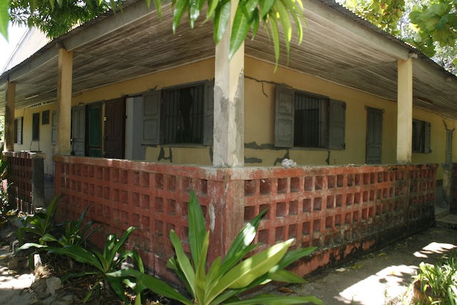 rotasideofhousebeforecloseup